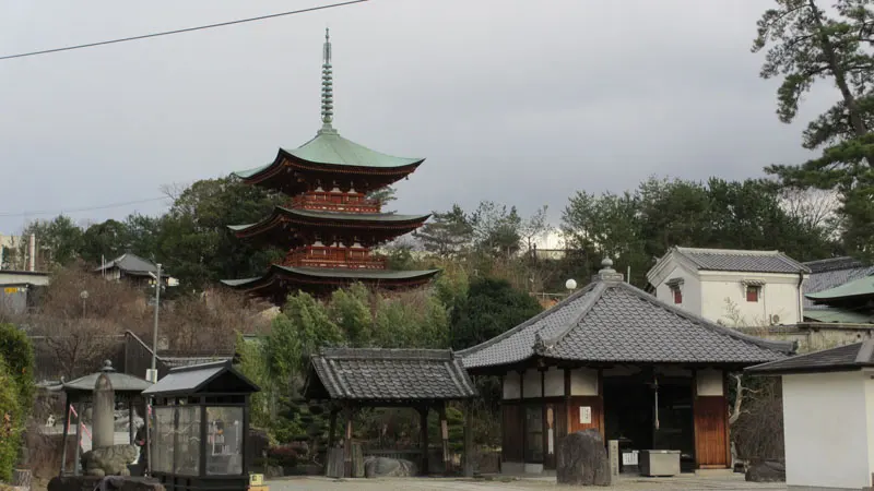 「家原の文殊さん」と呼ばれる家原寺
