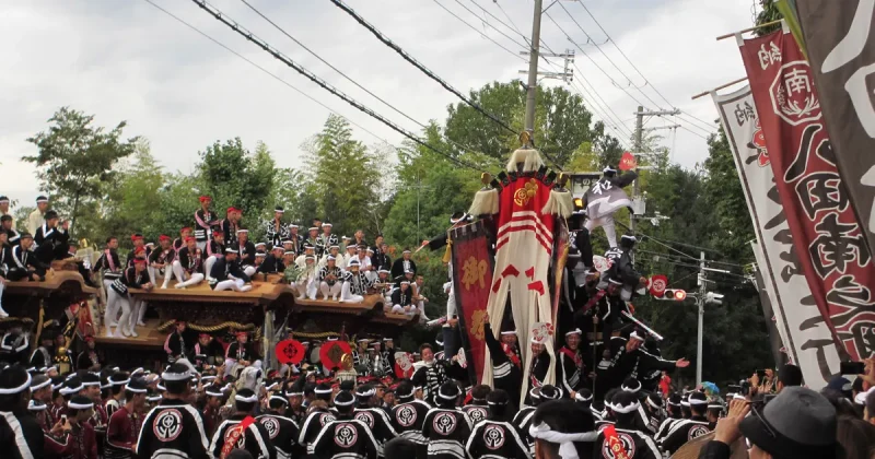 蜂田神社に宮入りする八田北町のだんじり