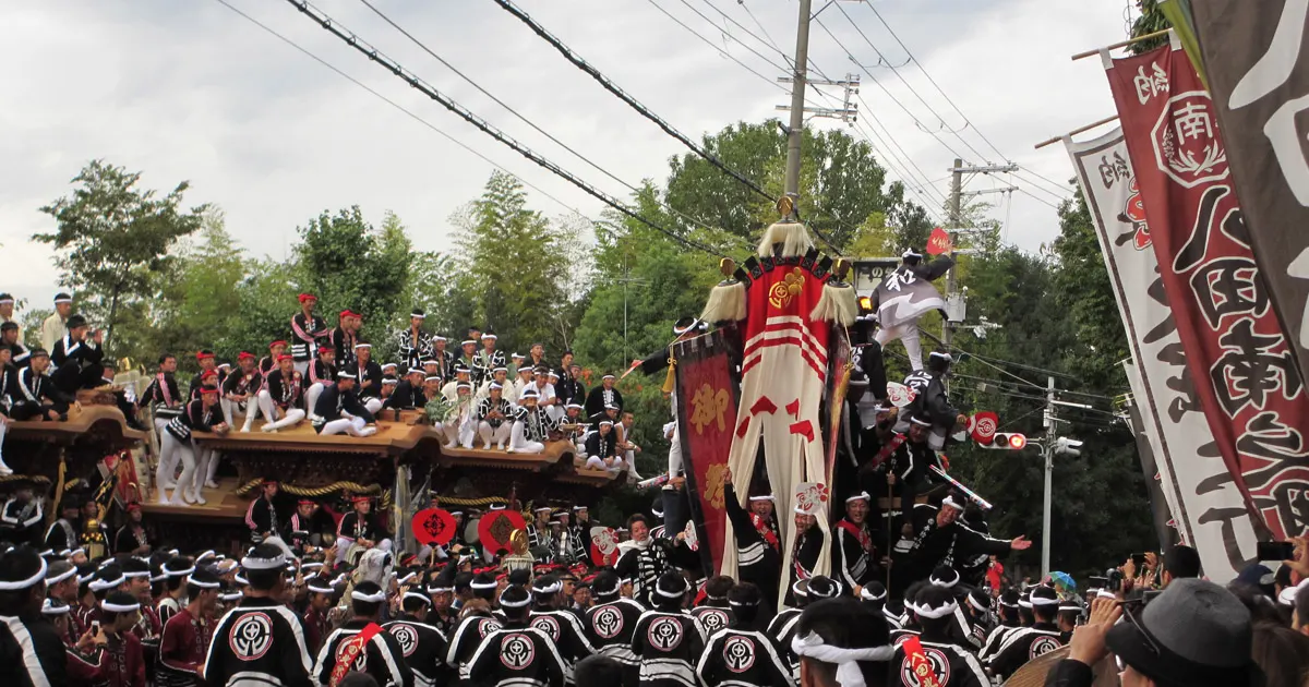 蜂田神社に宮入りする八田北町のだんじり