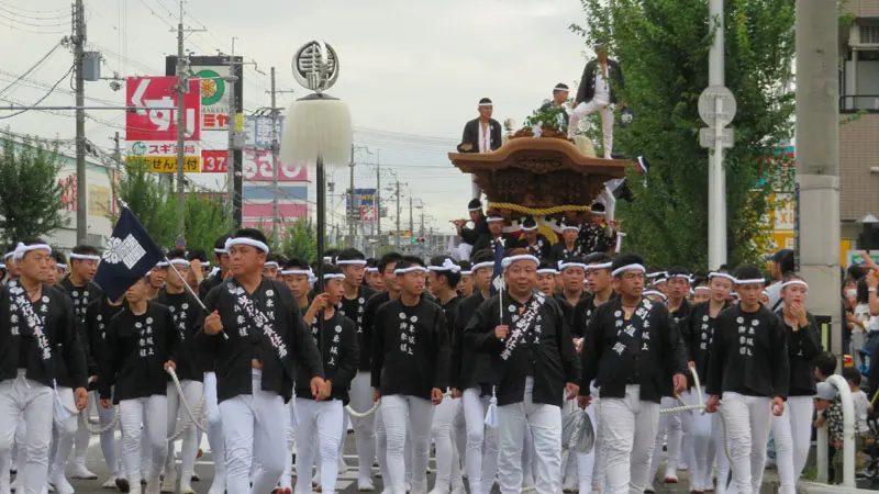 八田荘地区の新道パレードの様子