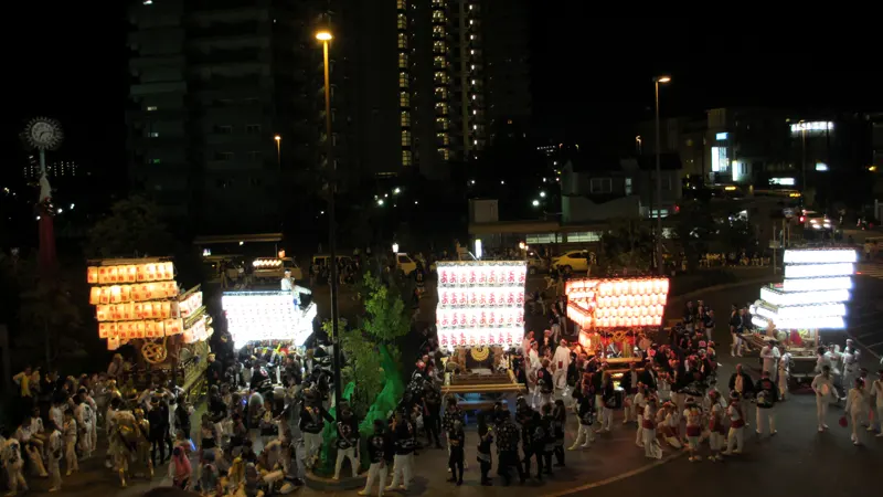 登美丘だんじり恒例の駅前パレード
