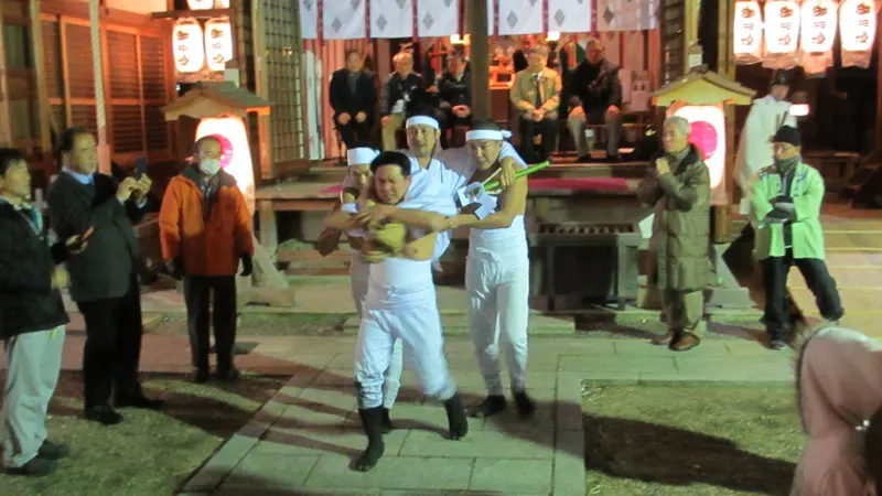 石津太神社の奇祭やっさいほっさい戎様と足持ち